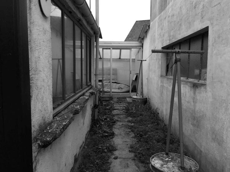 Extérieur avant travaux, en lieu et place de l'escalier du projet Extérieur avant travaux, escalier dans extension future_1.jpg