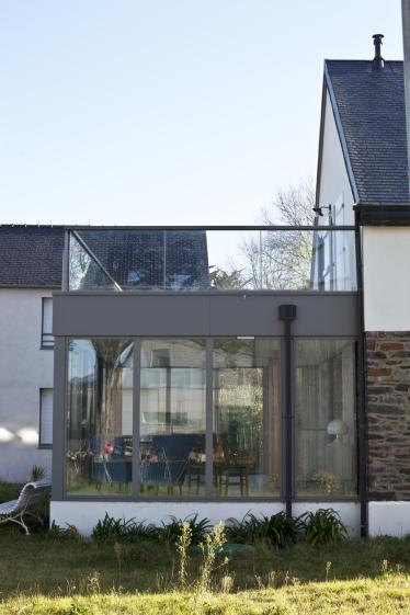 Façade vitrée de l'extension