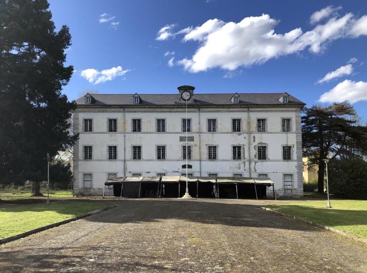 Façade principale du corps de caserne