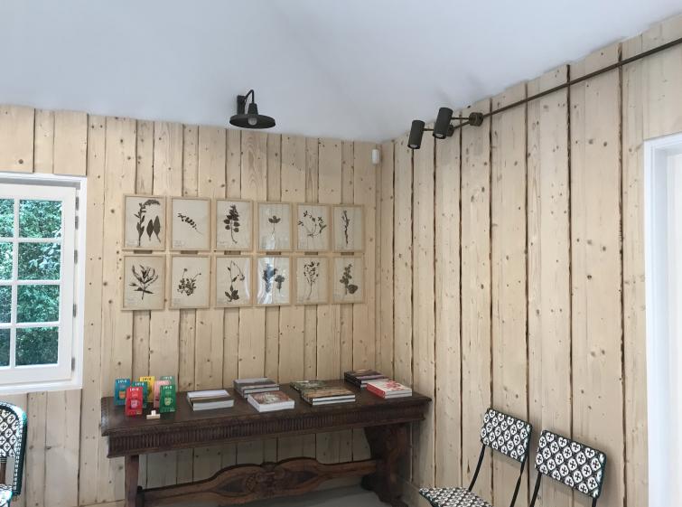 Boutique avec bardage intérieur
