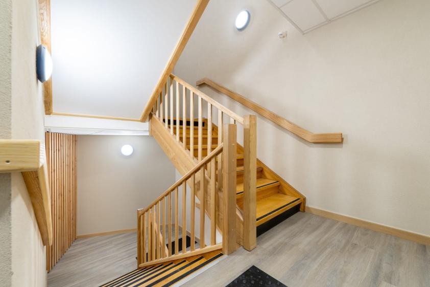 Résidence Courrier Sud - escaliers bois