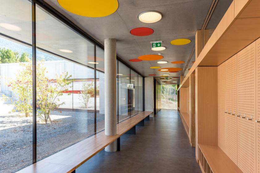 BON - vue interieur dans le couloir des vestiaires