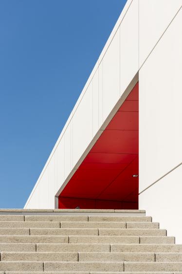 BON - vue du bas des escaliers extérieurs 