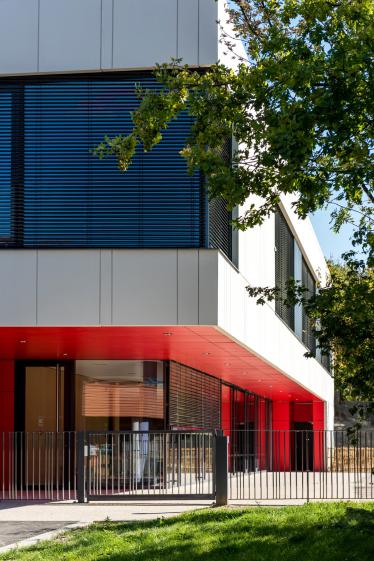 BON - vue sur la cours du restaurant scolaire