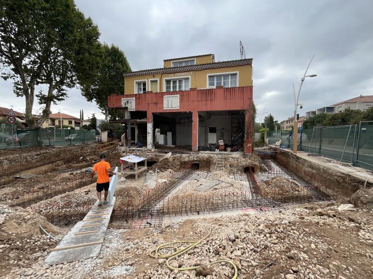 Fondation de l'extension du local commercial