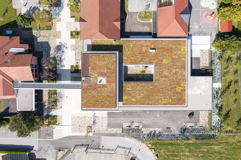 NES - vue aerienne des toitures et des aménagements paysagés