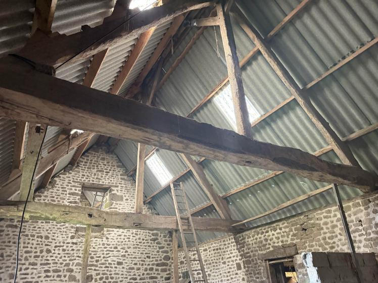 Vue de l'intérieur de la maison avant rénovation 