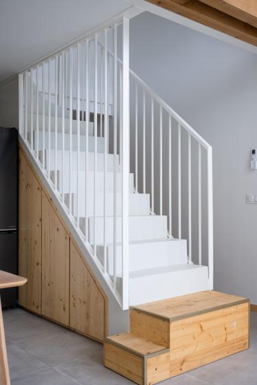 Escalier meublé
