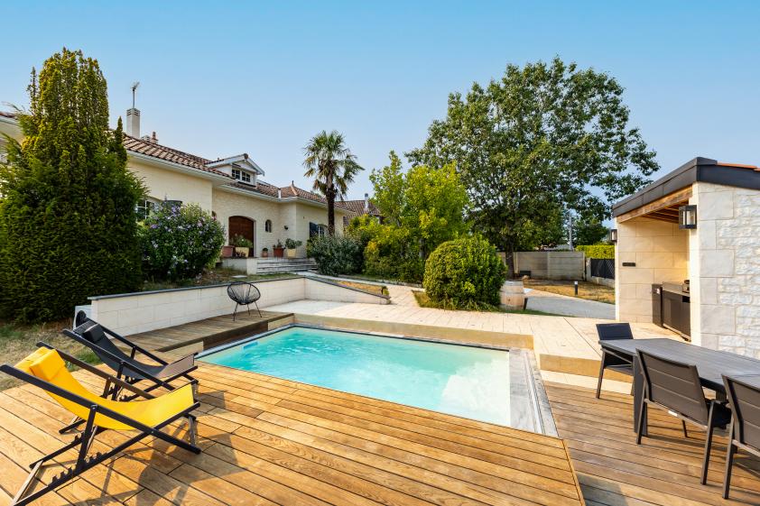 vue picine et jardin
