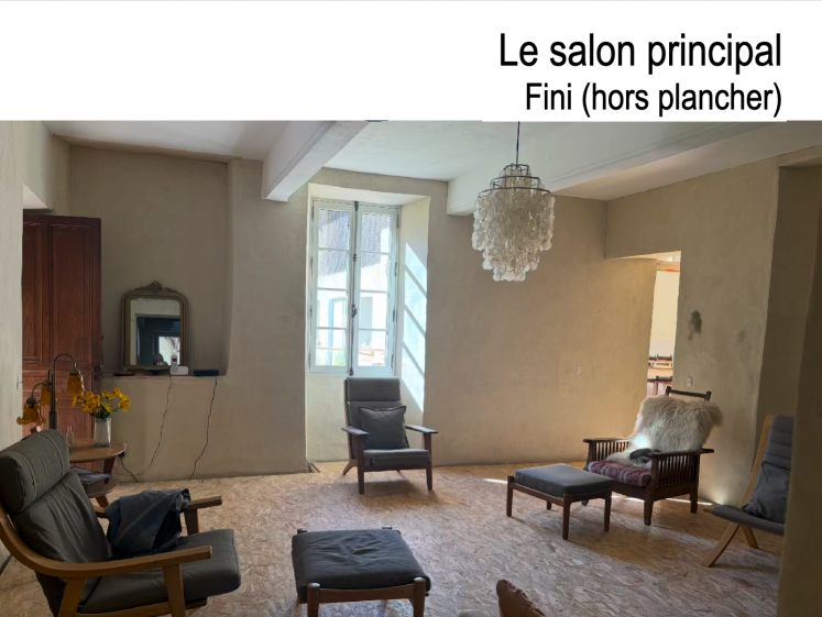 Le salon principal après. Correction thermique terre/chanvre + enduit terre.