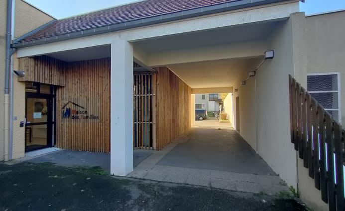 Entrée et porche public
