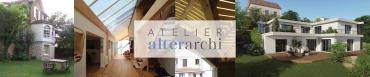 Bannière pour la page Atelier Alter Archi sur le site architectes-pour-tous.fr. Elle présente plusieurs réalisations architecturales de l'Atelier Alter Archi, illustrant des projets de rénovation et de construction, notamment des maisons modernes et des espaces intérieurs lumineux. Le logo de l'Atelier Alter Archi est placé au centre de l'image, sur fond semi-transparent.