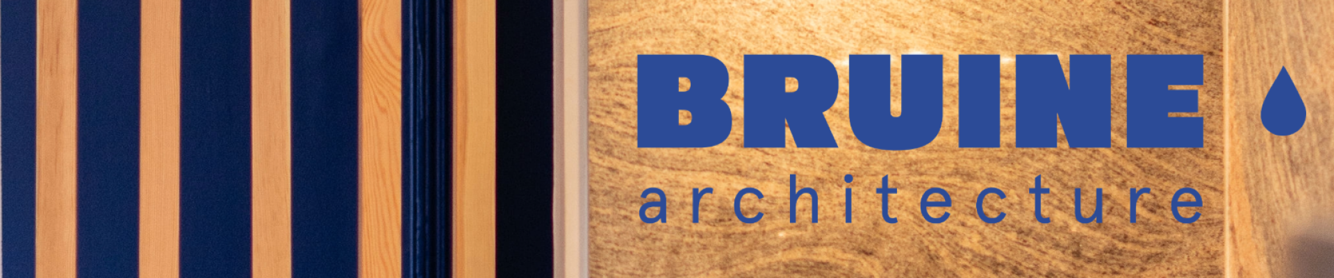 BRUINE architecture sur fond granit et bois