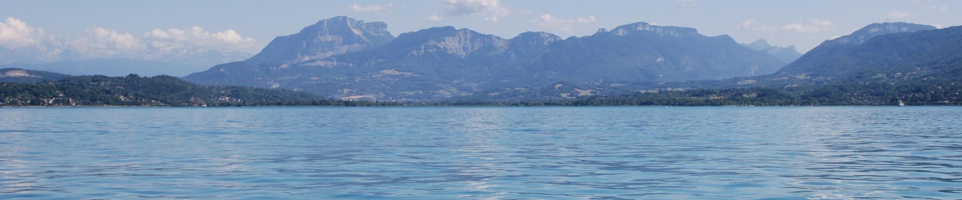 Photographie du massif de la Chartreuse vu depuis le lac du Bourget