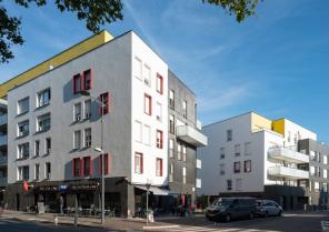 Création d'un coeur de vie en pied de résidence, une place au pied du commerce.