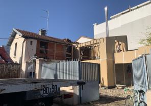 travaux en cours, ossature bois en cours de montage