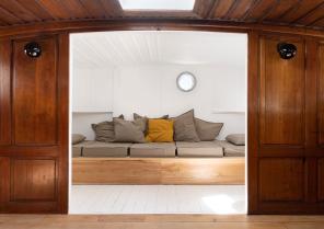 RESTAURATION ET TRANSFORMATION EN HABITATION D’UNE PENICHE 1930 