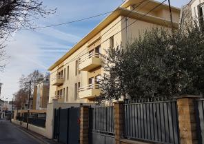 Façade Sud-est sur rue