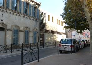 Façade sur boulevard. A gauche, le bâtiment existant
