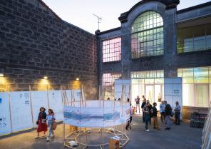 Scénographie de l'exposition "Entre-deux Territoires" au 308
