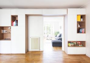 Le meuble-cloison, ouvert sur le séjour