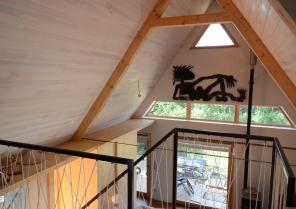 Petite maison sous un grand toit
