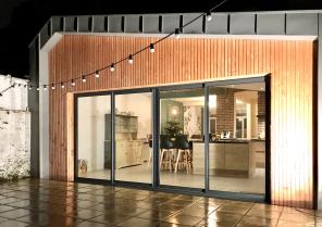 Extension bardage bois et couverture zinc design