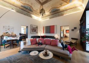 sejour_fresque_meuble_contemporain_palais_palerme_cascio_architectes.jpg