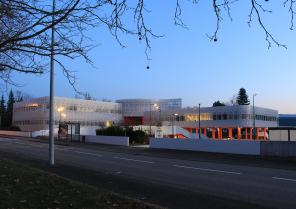 Vue de la façade principale depuis la rue