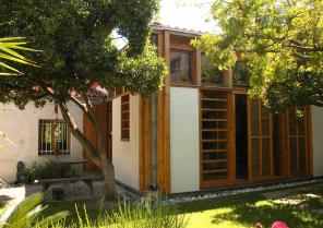 un lieu de musique au fond d'un jardin