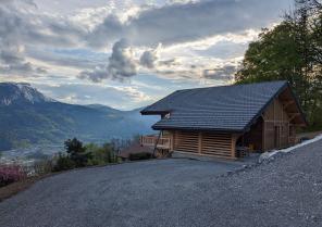 Construction d'un chalet bois orienté vers de paysage