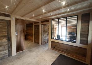 Aménagement de bureaux dans un bâtiment artisanal de charpente bois