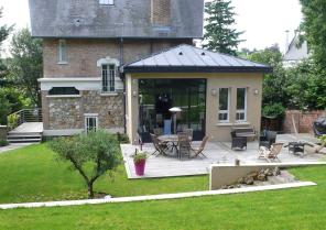 Extension de la maison vue depuis le jardin