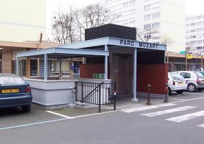 Entrée piétons du parking