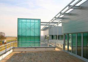 La terrasse profitant de la vue sur l’aérodrome