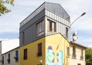 Surélévation ossature bois, bardage zinc et bois brulé
