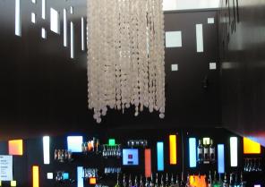 Vue sur bar et barrière mezzanine