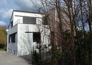 Façade Est, entrée de la maison, création d'un niveau supplémentaire formant por