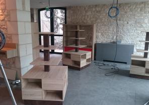 Meuble table boutique