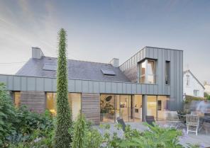 architecte-paimpol-extension-bois-nuit-simon-guienne.jpg