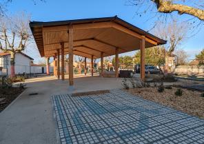 Halle ouverte - Place de Cholet - charpente bois / toiture zinc - à Colombier Sa
