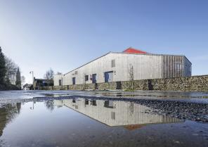 Salle communale de PLEGUIEN, vue extérieure, photographie Frédéric BARON