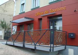 Vue sur entrée avec rampe PMR