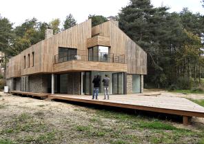 MAISON V