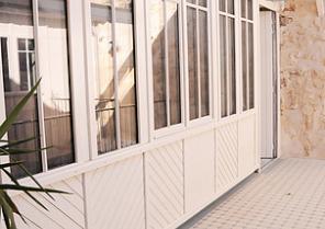 façade sur patio 1 - Photo Camille Glorieux