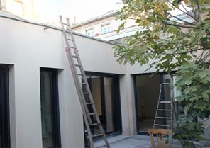 Façade sur cour intérieure, vue sur l'extension.