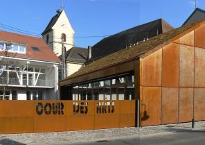 contraste des matières et des volumes, modernité et tradition