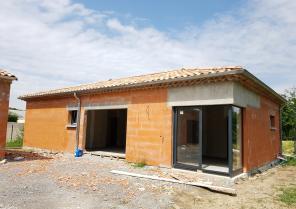 Petite Maison et Garages à PRADONS 07