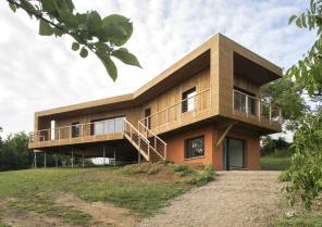 Maison bioclimatique sur pilotis