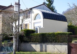 Extension de maison individuelle - Couverture en Zinc prépatiné galbé
